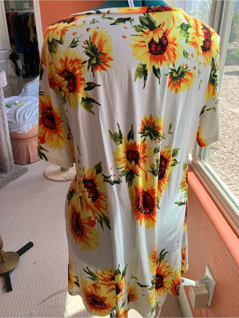 Popyoung Sunflower V-Neck Short Sleeve Top - White/Yellow 3XL - Picture 4 of 5